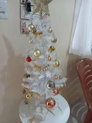 Vendo uma árvore de Natal completa 
