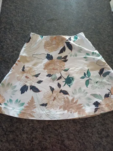 Saia evasê estampada número 40 C&A