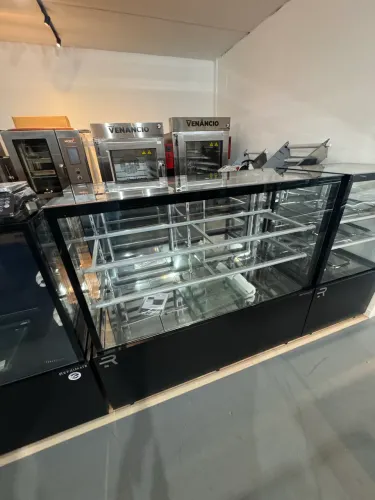 Expositor de padaria seco 1,45m com iluminação led Refrimate