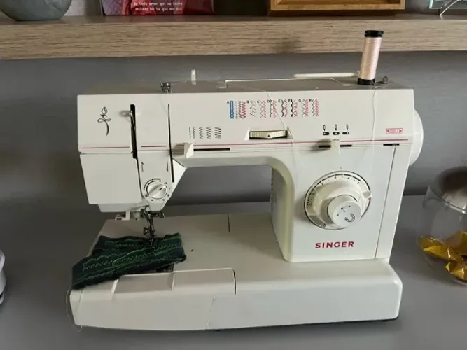Máquina de Costura Singer 2818