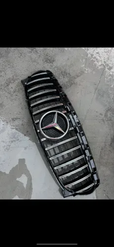 Grade dianteira com Símbolo Mercedes  690R$