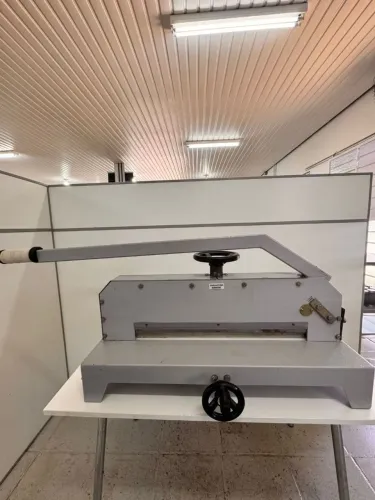 Guilhotina Manual excentrix EX510 51cm boca acompanha 2 facas reserva. 