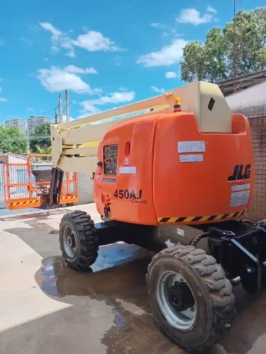 Plataforma Elevatoria Articulada Diesel - 15 metros - JLG 450AJ - Ano 2010