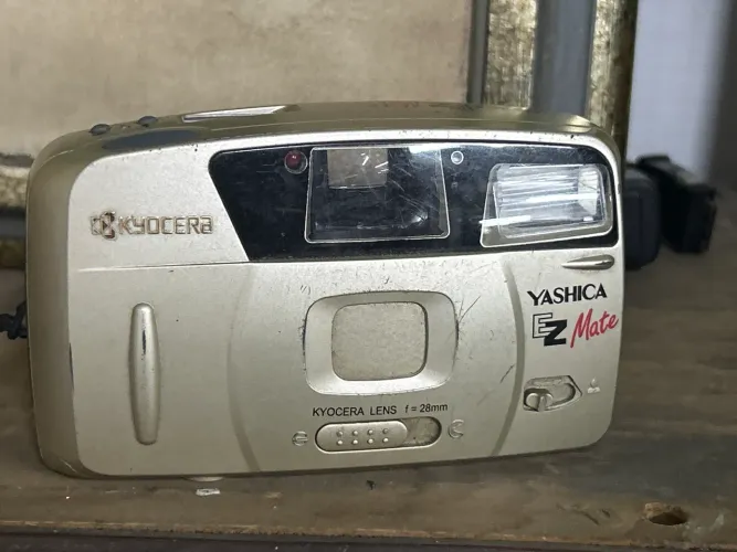 Câmera analógica kyocera yashica ez mate 