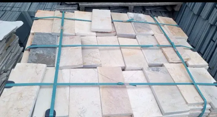 Borda de piscina Mineira 15x30 amarela mesclada, temos estoque disponível 