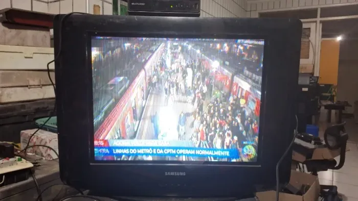 TV Samsung com tela de 21 polegadas