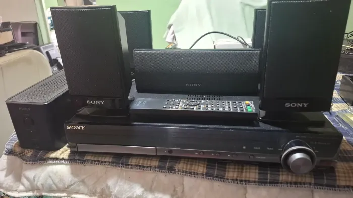 Home Theater Sony dav-dz295k, com cd/dvd, usb, rádio fm, karaoke, entr áudio, etc...