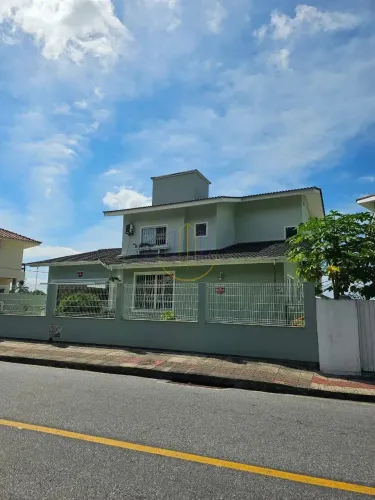 Linda Casa em Ponta de Baixo - Vista para o Mar - São José