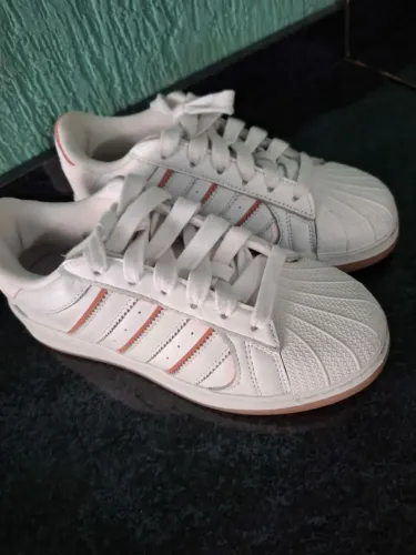 Tênis Adidas Superstar Branco com Detalhes