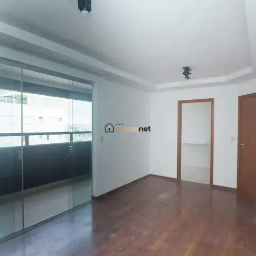 Apartamento com Varanda, 3 Quartos e Excelente Localização