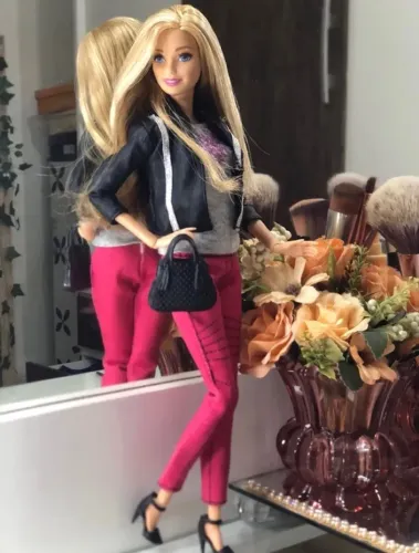 Barbie style luxo 2015 Mattel articulada com look extra