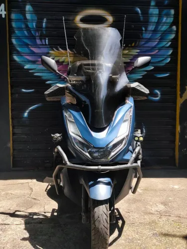 PCX DLX azul equipada