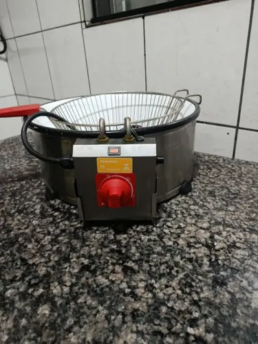 Fritadeira elétrica 220v quase sem uso