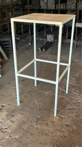 Mesa de apoio em ferro