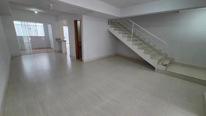 Sobrado para Locação em Goiânia, Residencial Sonho Verde, 3 dormitórios, 1 suíte, 3 banhei