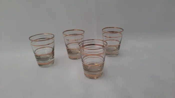 4 Copinhos antigo com filetes dourado 
