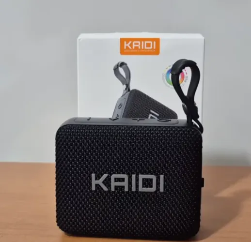 Caixa de Som Bluetooth Portátil Kaidi KNC-826 5W Preto LED RGB