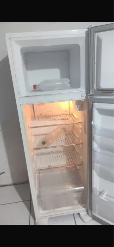 Geladeira semi nova