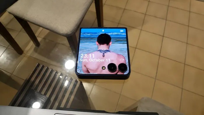 Samsung Z Flip 7 256 gb azul (6 meses de uso)
