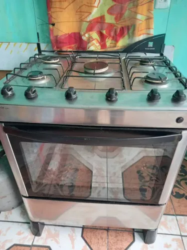 Vendo Fogão Esmaltec 5 Bocas Inox e Forno Em Perfeitas condições