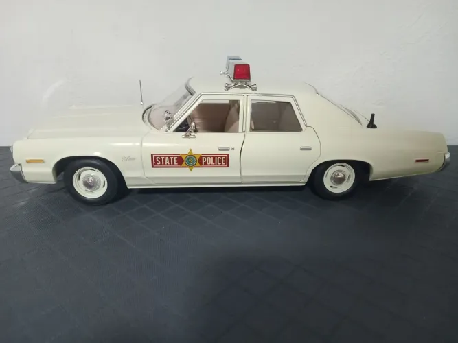 Dodge Mônaco 1/18 police car