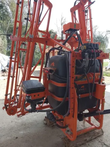Vendo pulverizador starck de 600 litros comando elétrico 4 via com incorporador
