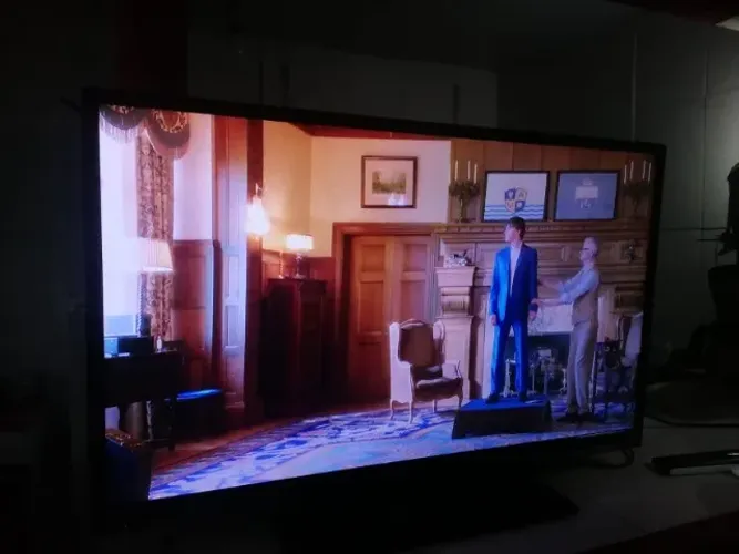 TV Semp Toshiba (STi) 43 polegadas + Chromecast