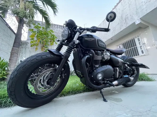 Triumph bonneville bobber black 1200Cc