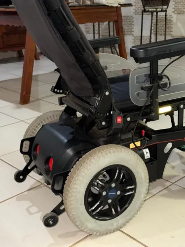 Cadeira de rodas elétrica