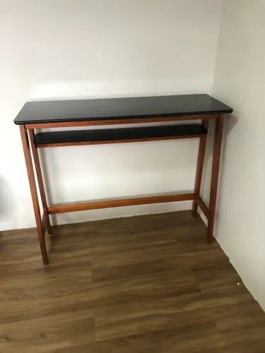 Mesa aparador moderna madeira rústica+preto. Ótimo estado!