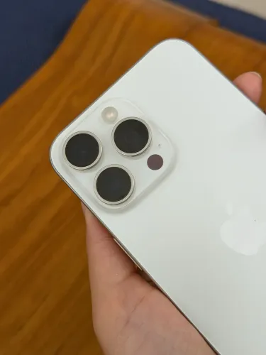 Vendo iPhone 15 Pro Max 512GB, em excelente estado de conservação.