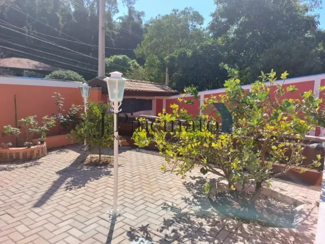Casa térrea com 01 quarto no bairro da roseira - caxambú - jundiaí/sp.
