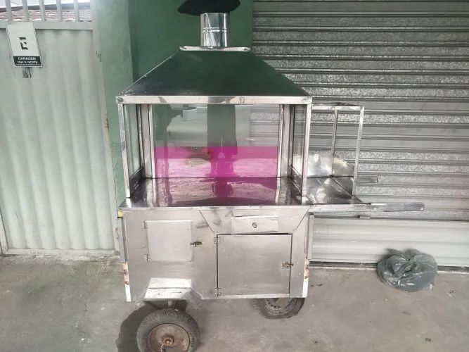 Carrinho de churrasquinho e galeteira