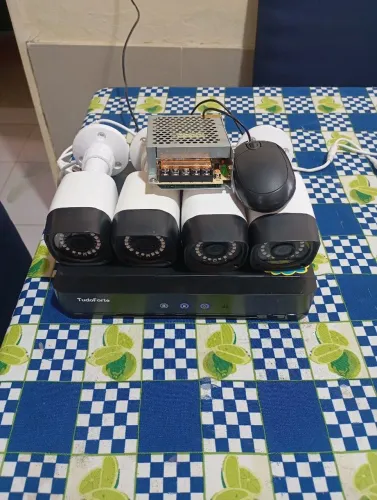 Vendo DVR de 4 canal tudo forte tira foto e tudo