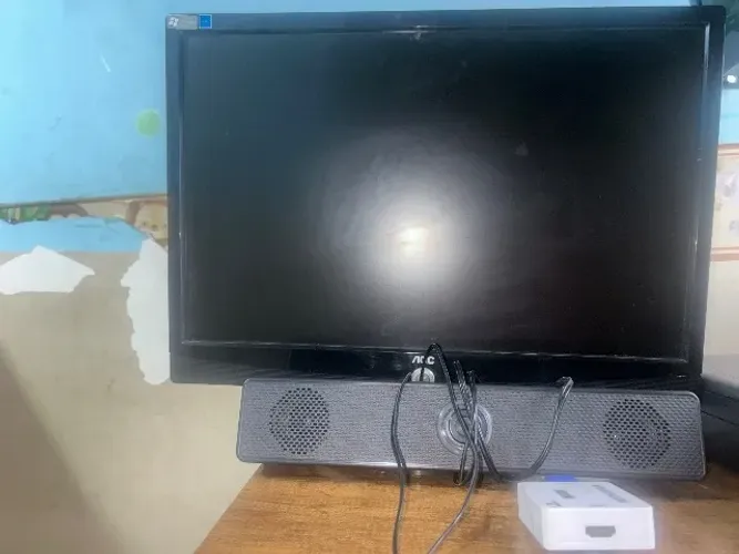 Monitor 19 polegadas +adaptador+caixinha de som