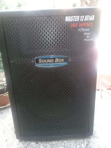 Caixa de som amplificada ativa 12 polegadas 300 W ( Precisa trocar 3 capacitores).