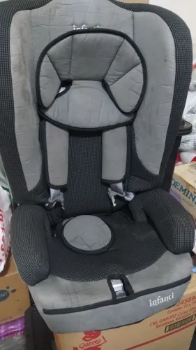 Cadeirinha de carro marca Infantil - 9 a 36 kgs