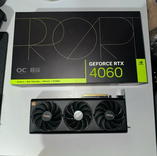 Placa de Vídeo RTX 4060 Pro Art Graphics Asus Triple Fan Edição Especial Preta e Dourada