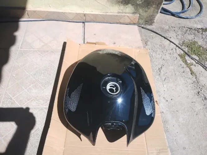 Tanque Hornet preta 2012