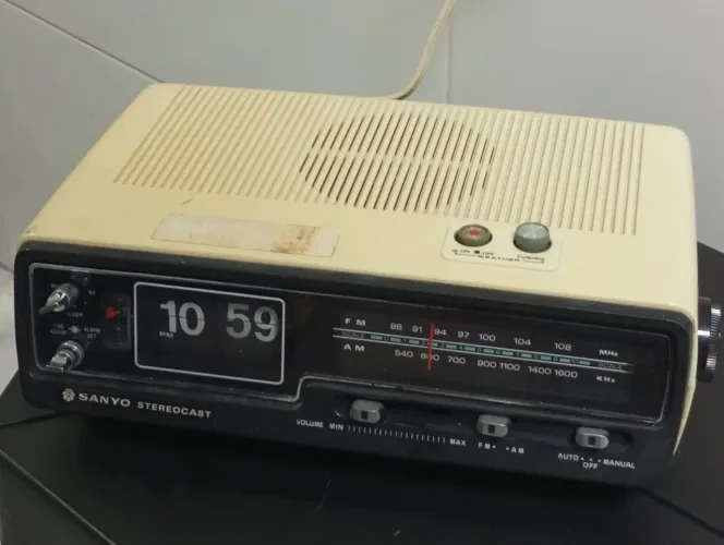Rádio relógio Sanyo