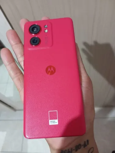 Celular em perfeito estado, único dono. Aparelho nunca aberto 