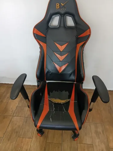 Cadeira gamer precisa de reparos