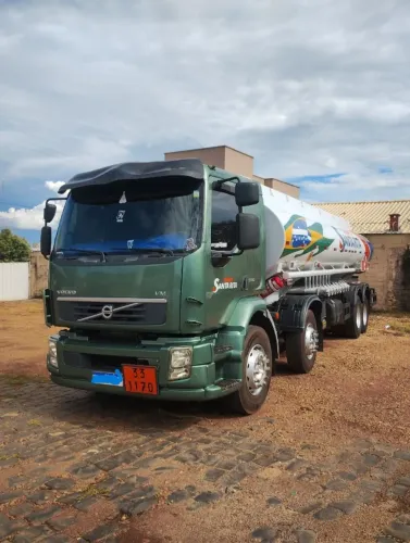 VOLVO VM 330 2013/13 TANQUE 23.000 LITROS