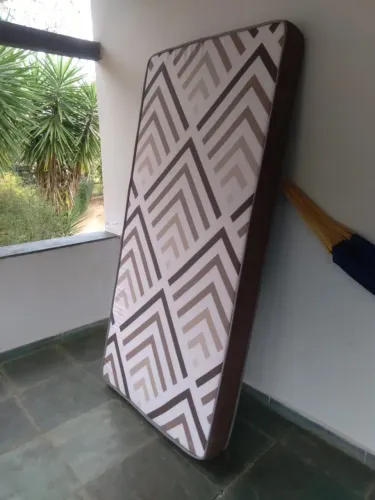 Vende-se colchão Ortobom de espuma D28 - firme, tamanho solteiro.
