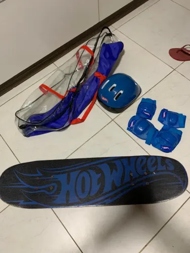 Skate semi novo