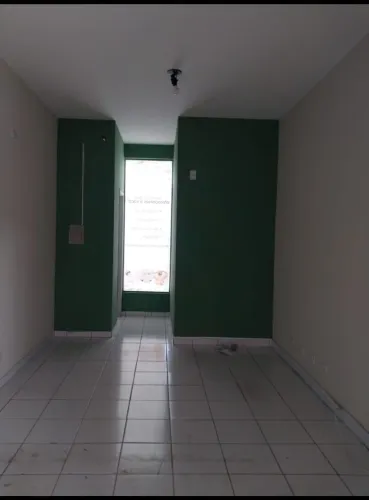 Aluga-se sala comercial na avenida Bernardo Sayão