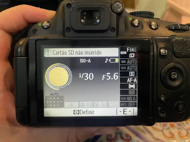 Nikon D5100 precisa limpeza