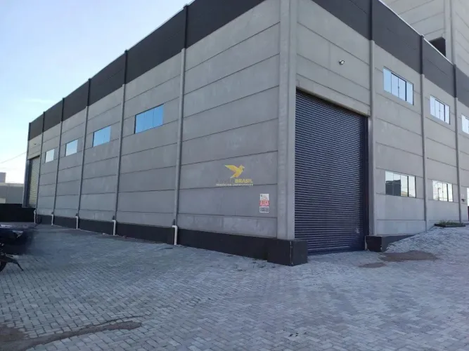 Galpão Novo de Esquina - Tijucas - SC