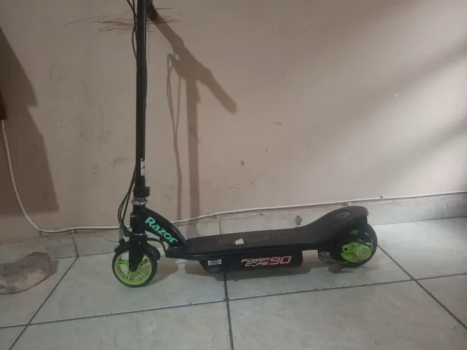 Patinete infantil até 12 anos, com bateria reserva!!!