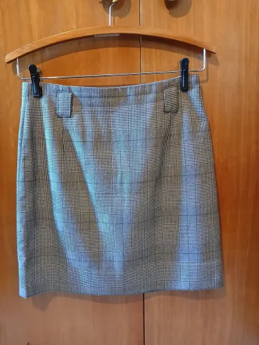 Mini saia de lã inglesa,semi nova,impecável